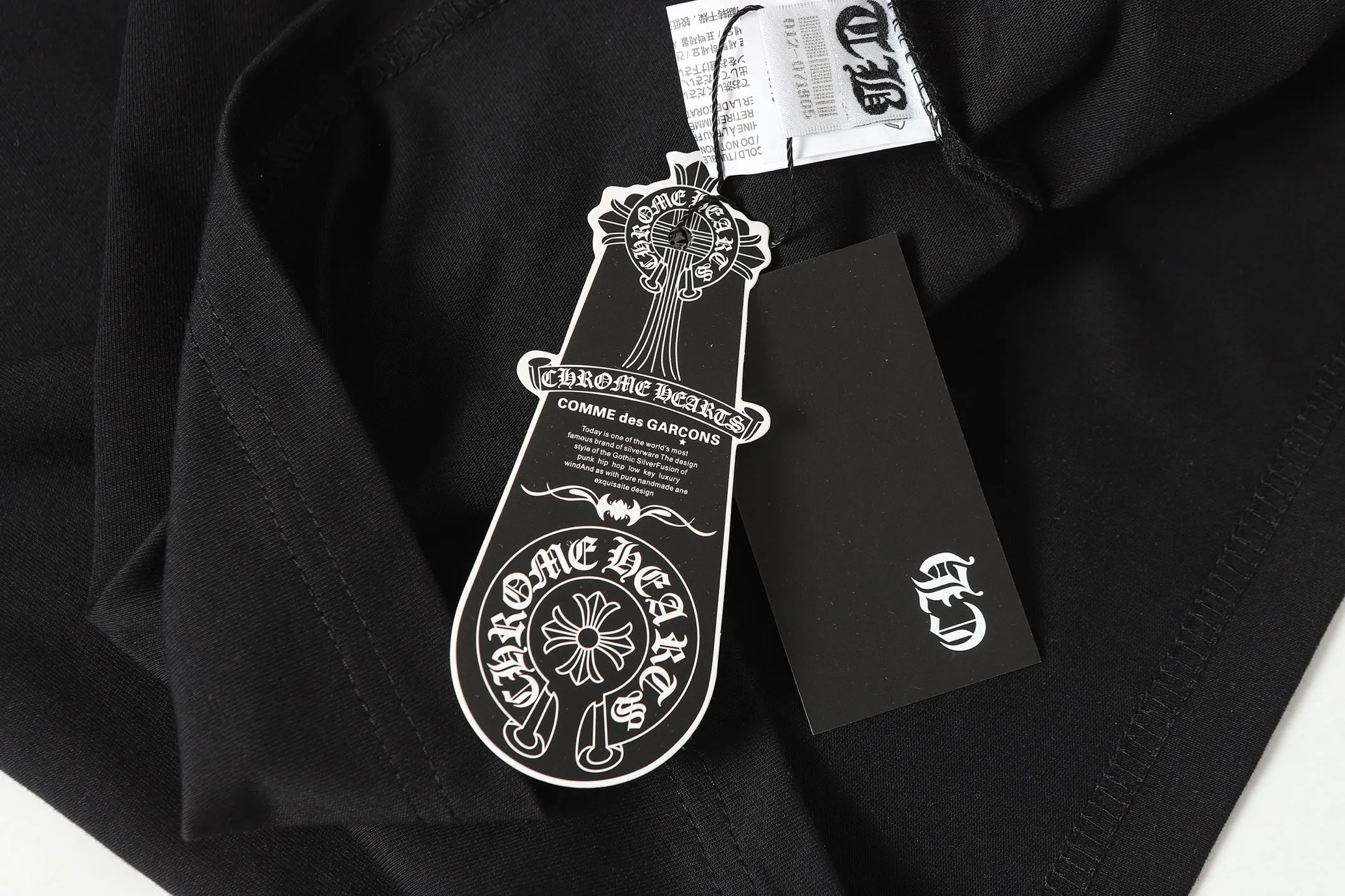 P160 Chrome Hearts CH Chrome Hearts Heavy Industry Horseshoe Sanskrit appliqué embroidered short-sleeved T-shirt. Use imported Tajima machine embroidery. Correct configuration. Black 2025 Chrome Hearts ZP packaging. 260 grams of custom-dyed double yarn cotton. Large version. Loose and stylish. Different from low version, slim and long version, upper body and hip stretch. 100% commitment: top quality. Not fast food. Highest version on the market. Top quality - different from ordinary versions on the market. If you care about quality. You must also respect the price. Absolutely zero after-sales service. The return rate so far is 0. It’s hard not to love the style. - 260g custom-dyed double yarn fabric. - Correct high-density main mark, washed tag, hand-sewn.